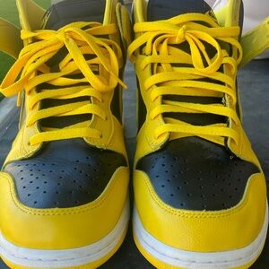 Nike Dunk High Iowa 2020 Black and Yellow 
Pre Owned